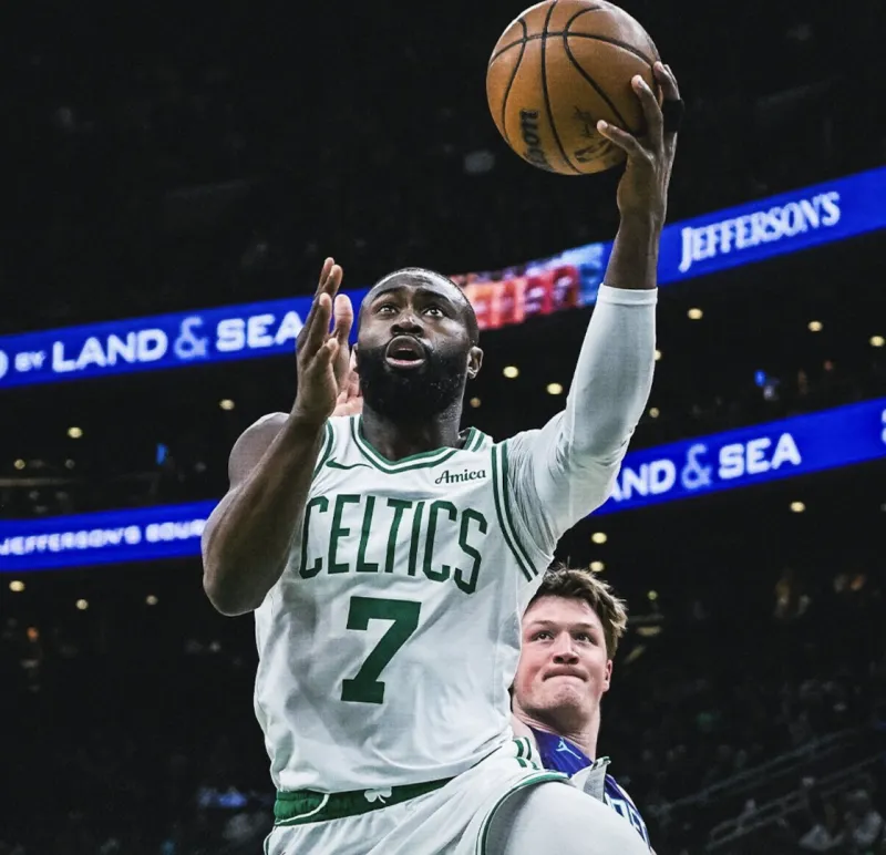 APP下载-杰伦-布朗：今天我们的表现有失水准，作为领袖我会承担责任